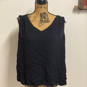 Black XL tank